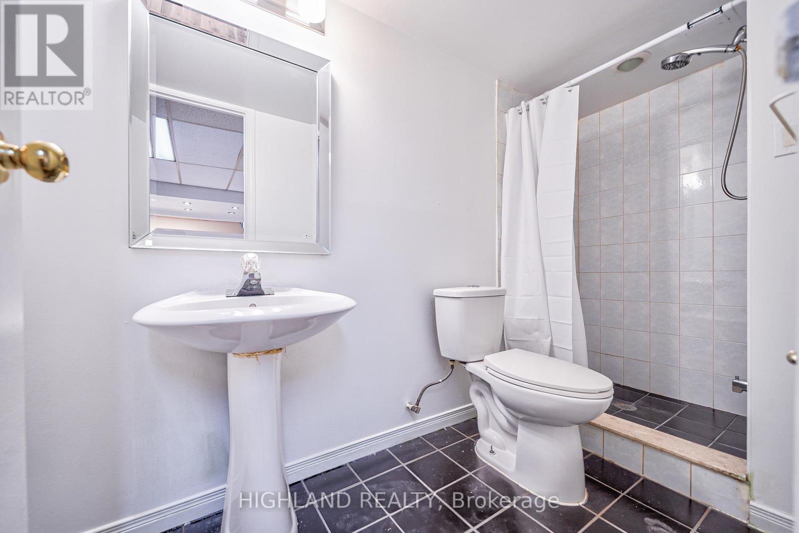 5634 Whistler Crescent, Mississauga, ON - Indoor Photo Showing Bathroom