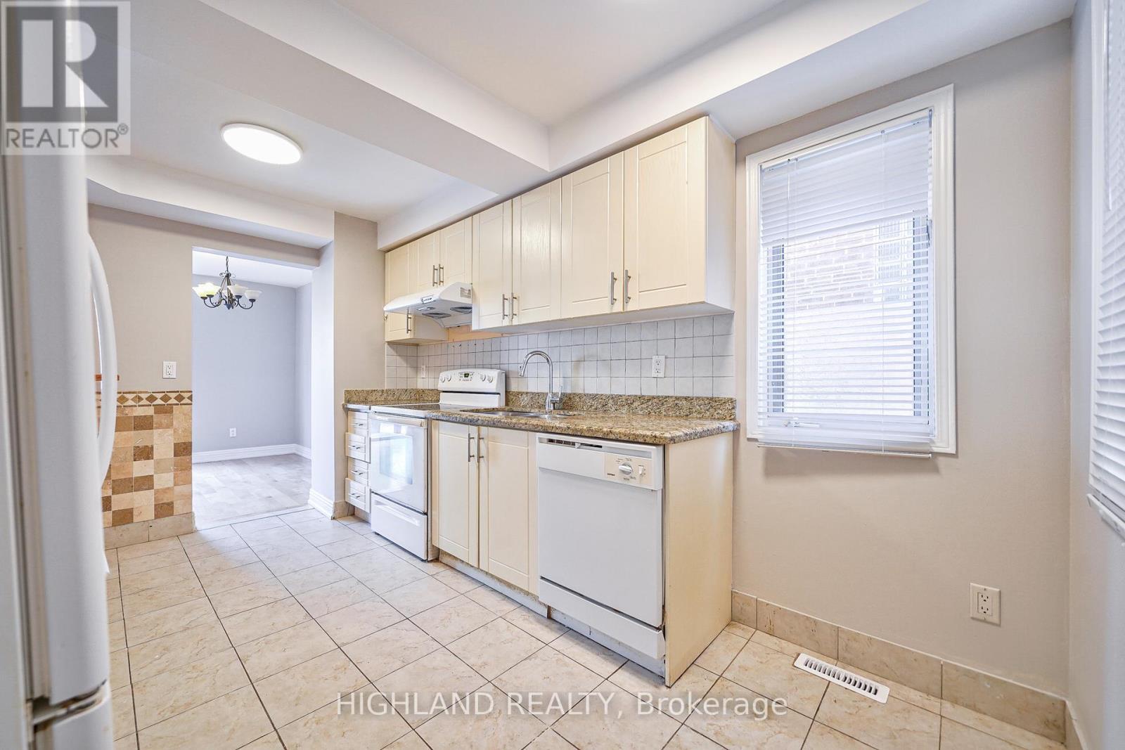 5634 Whistler Crescent, Mississauga, ON - Indoor Photo Showing Kitchen
