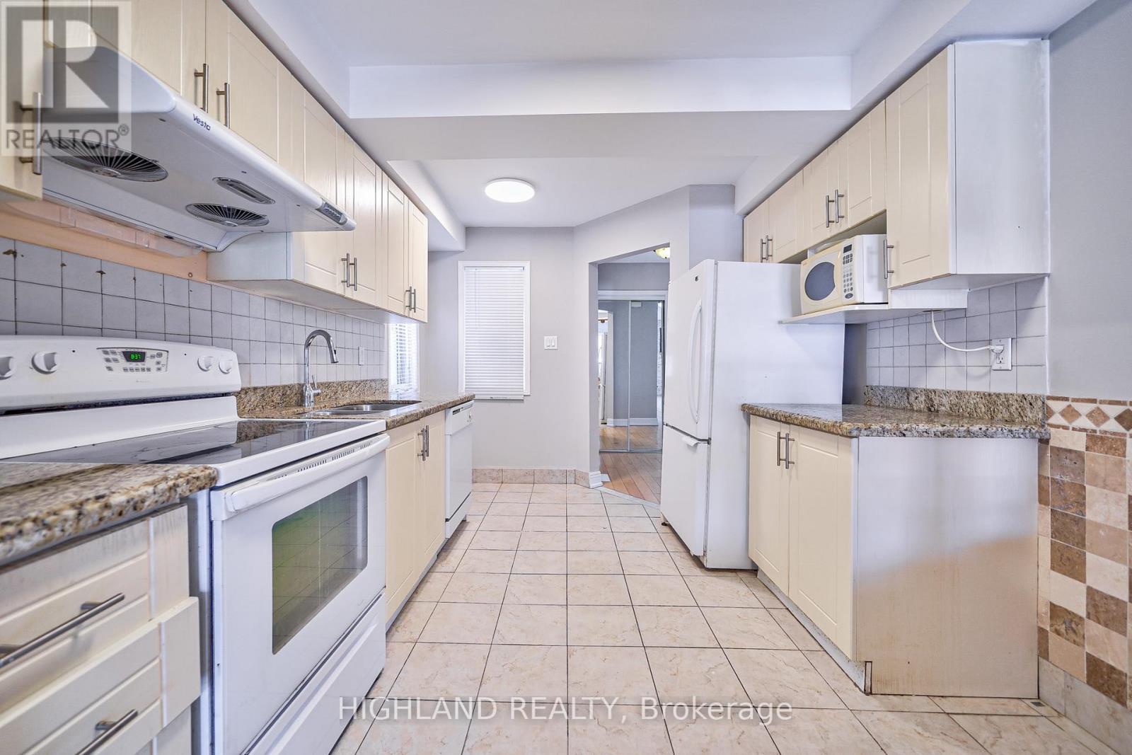 5634 Whistler Crescent, Mississauga, ON - Indoor Photo Showing Kitchen