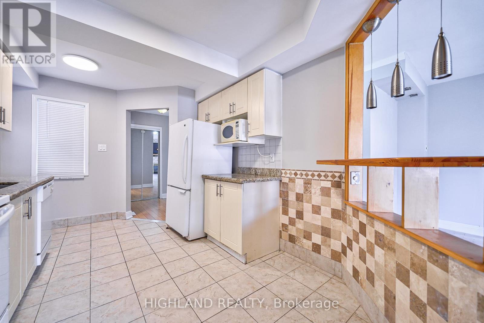 5634 Whistler Crescent, Mississauga, ON - Indoor Photo Showing Kitchen
