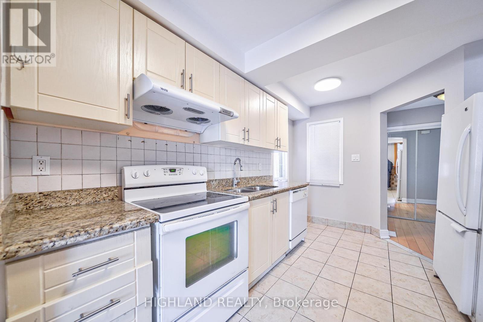 5634 Whistler Crescent, Mississauga, ON - Indoor Photo Showing Kitchen