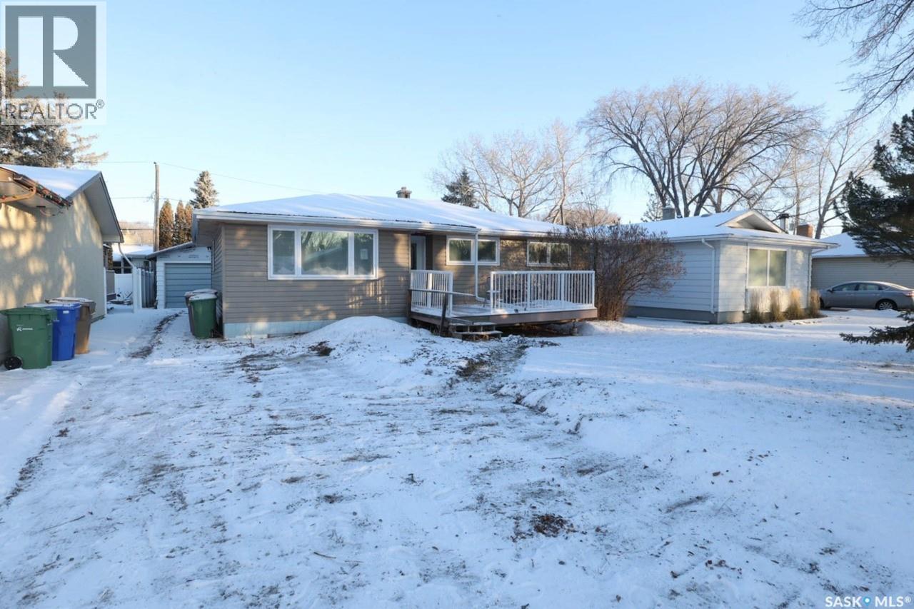 60 Cowburn Crescent, Regina, SK - Outdoor With Deck Patio Veranda
