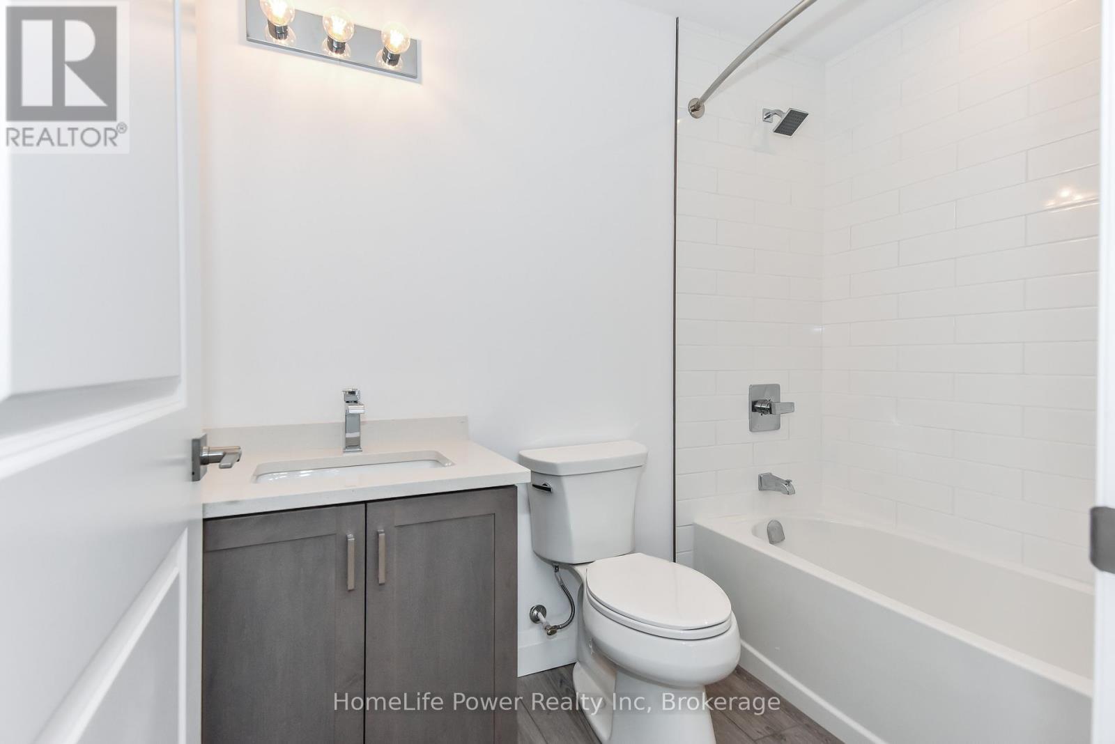 208 - 170 Northumberland Road W, North Dumfries, ON - Indoor Photo Showing Bathroom