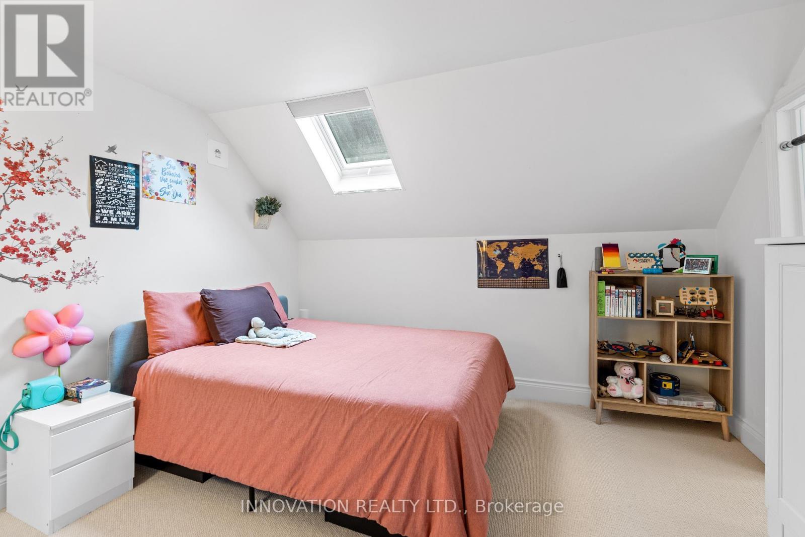 135 Stanley Avenue, Ottawa, ON - Indoor Photo Showing Bedroom