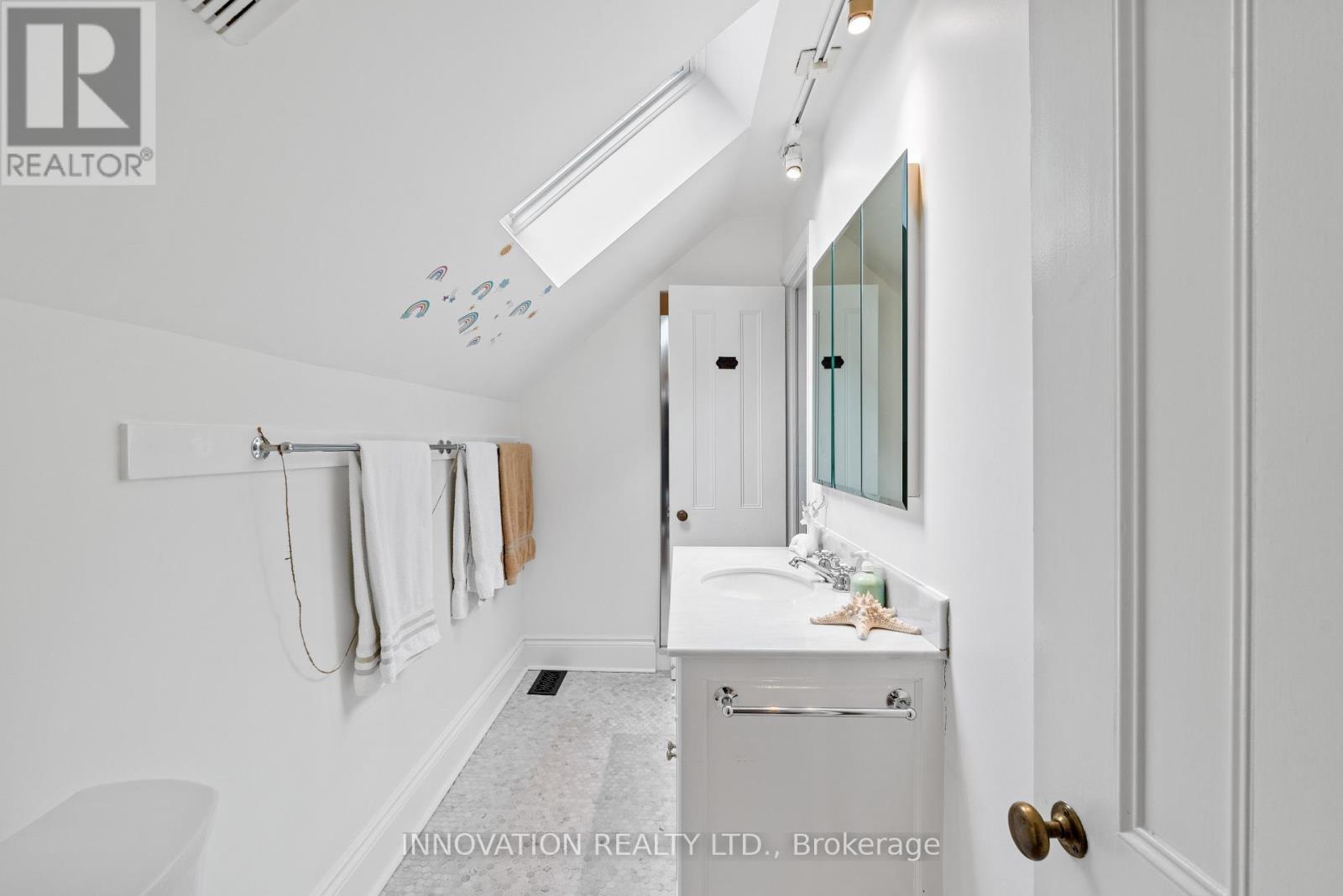 135 Stanley Avenue, Ottawa, ON - Indoor Photo Showing Bathroom