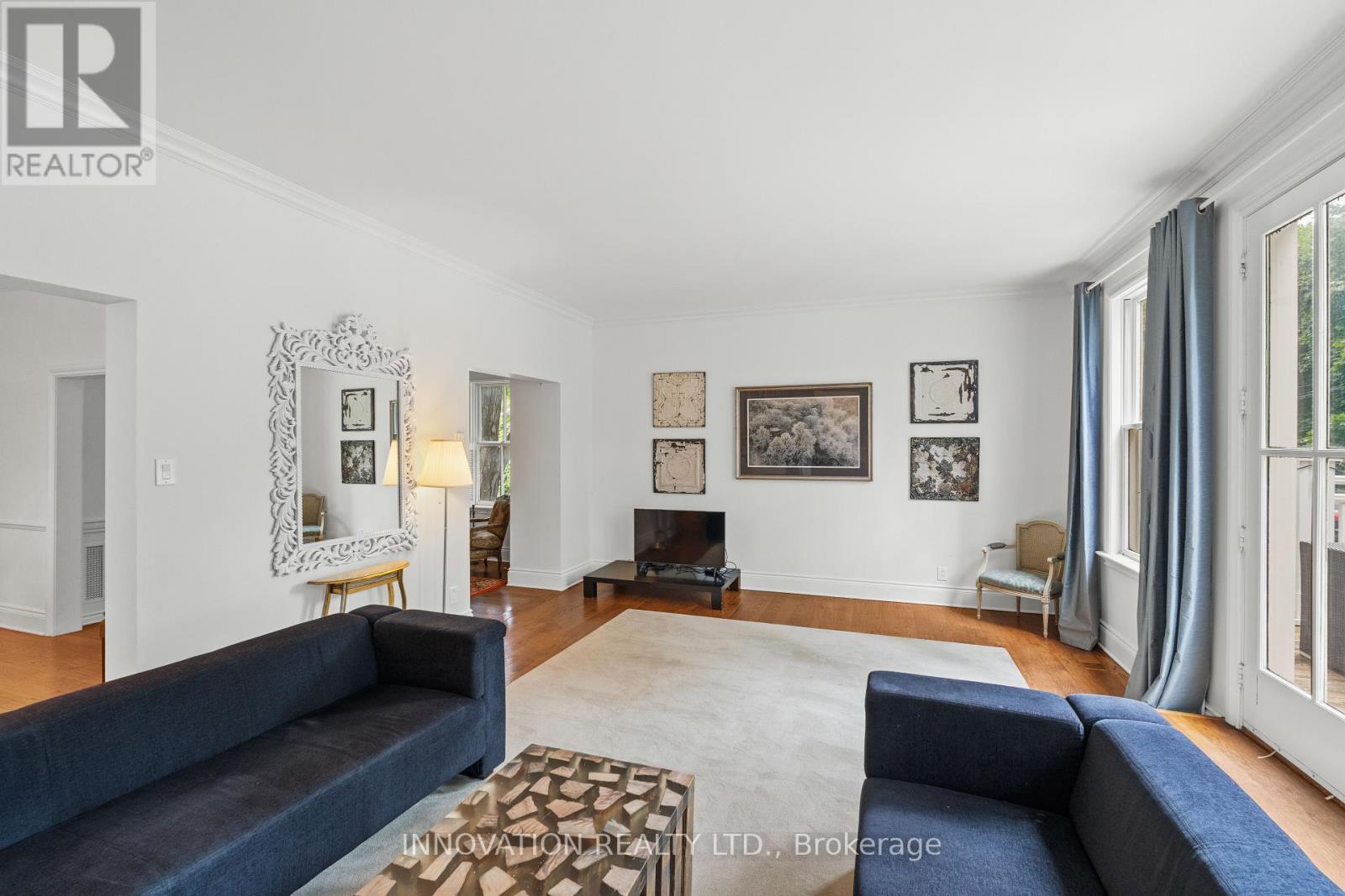 135 Stanley Avenue, Ottawa, ON - Indoor Photo Showing Living Room