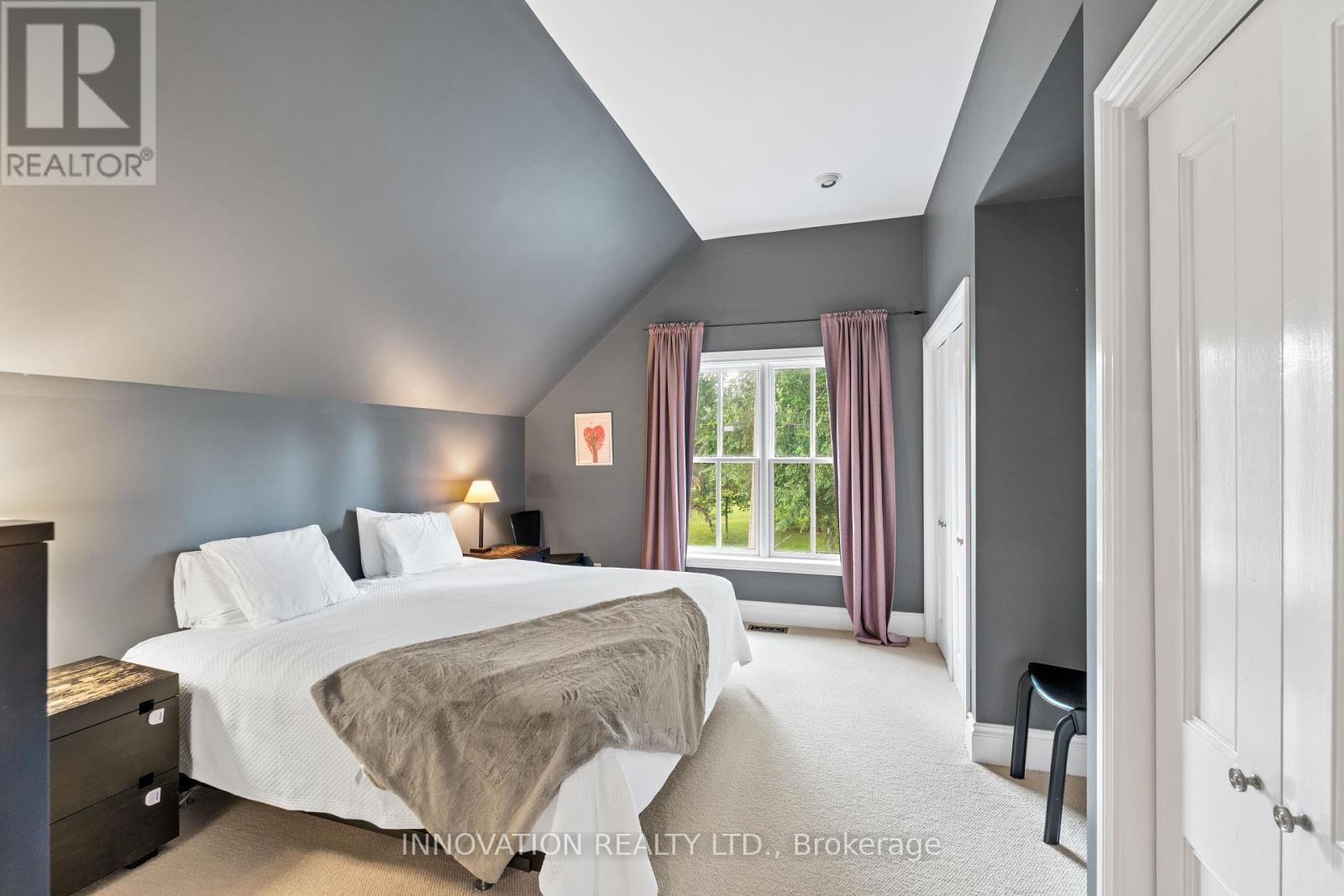135 Stanley Avenue, Ottawa, ON - Indoor Photo Showing Bedroom