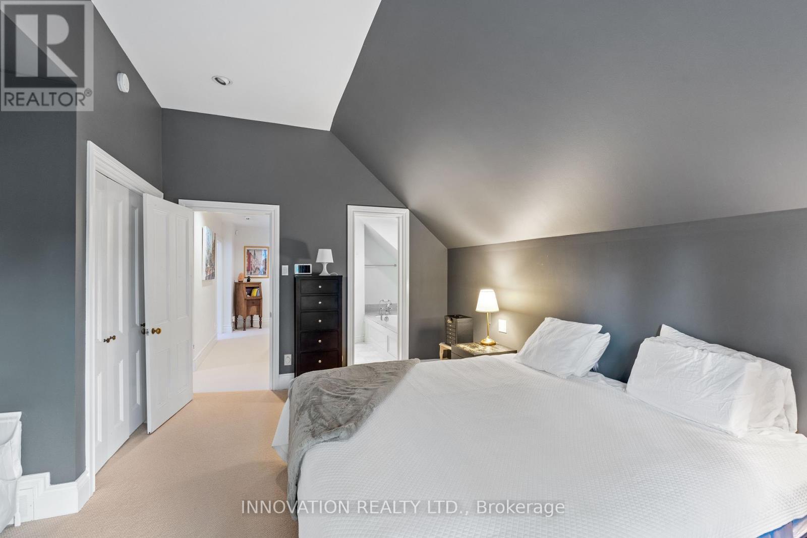 135 Stanley Avenue, Ottawa, ON - Indoor Photo Showing Bedroom