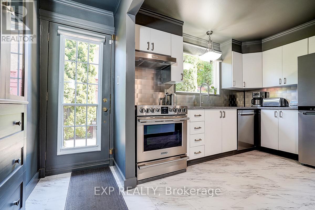 62 Kempsell Crescent, Toronto, ON - Indoor Photo Showing Kitchen