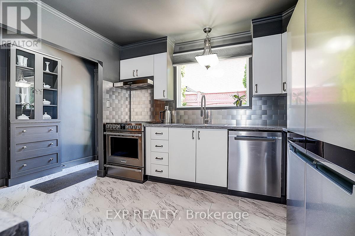 62 Kempsell Crescent, Toronto, ON - Indoor Photo Showing Kitchen With Stainless Steel Kitchen