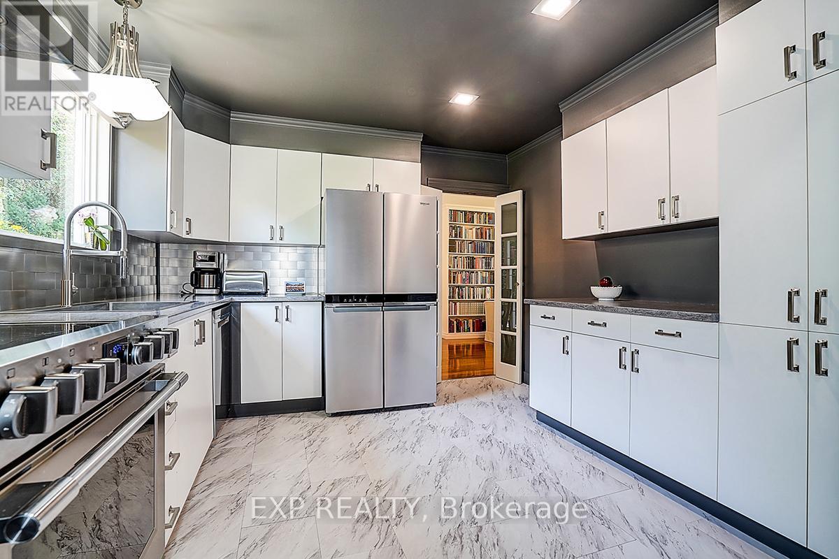 62 Kempsell Crescent, Toronto, ON - Indoor Photo Showing Kitchen With Stainless Steel Kitchen