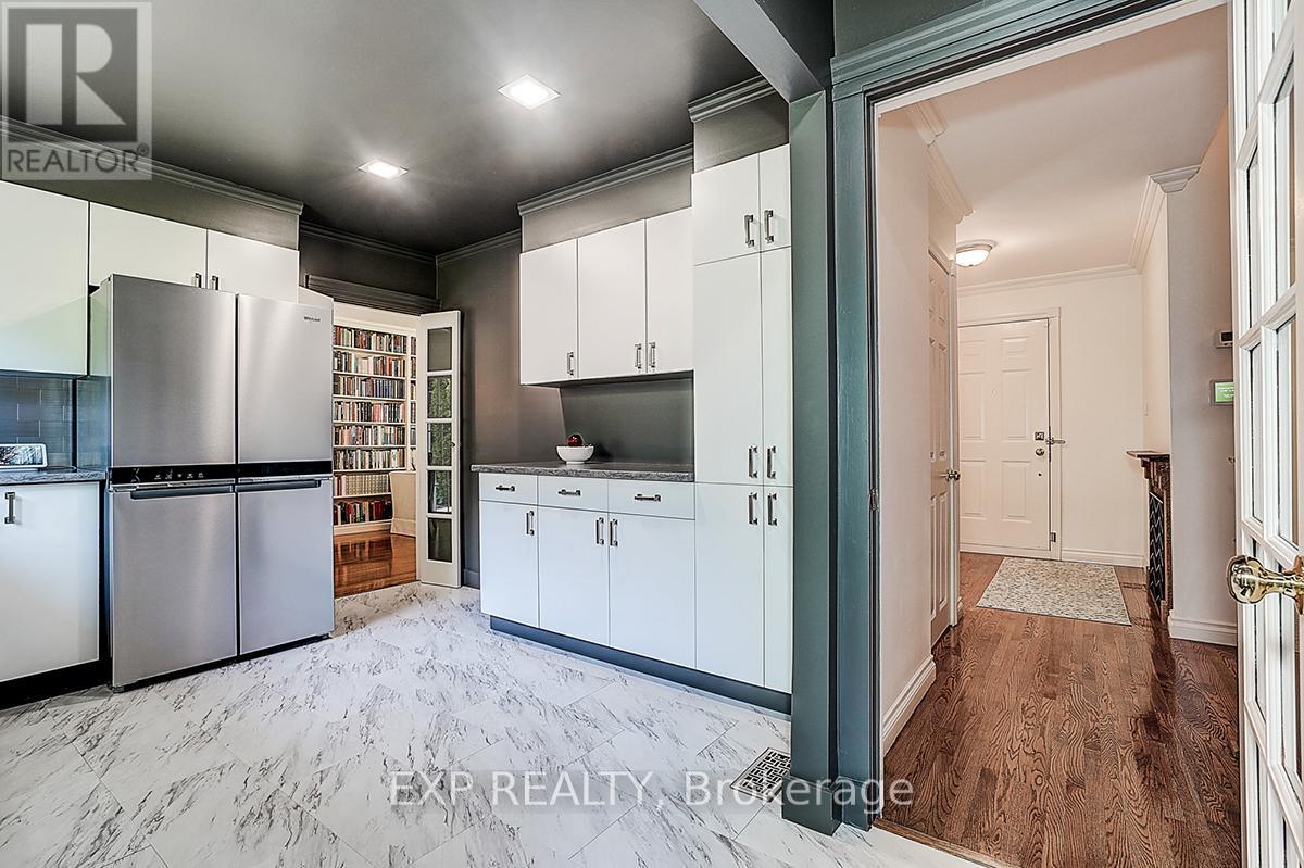 62 Kempsell Crescent, Toronto, ON - Indoor Photo Showing Kitchen With Stainless Steel Kitchen