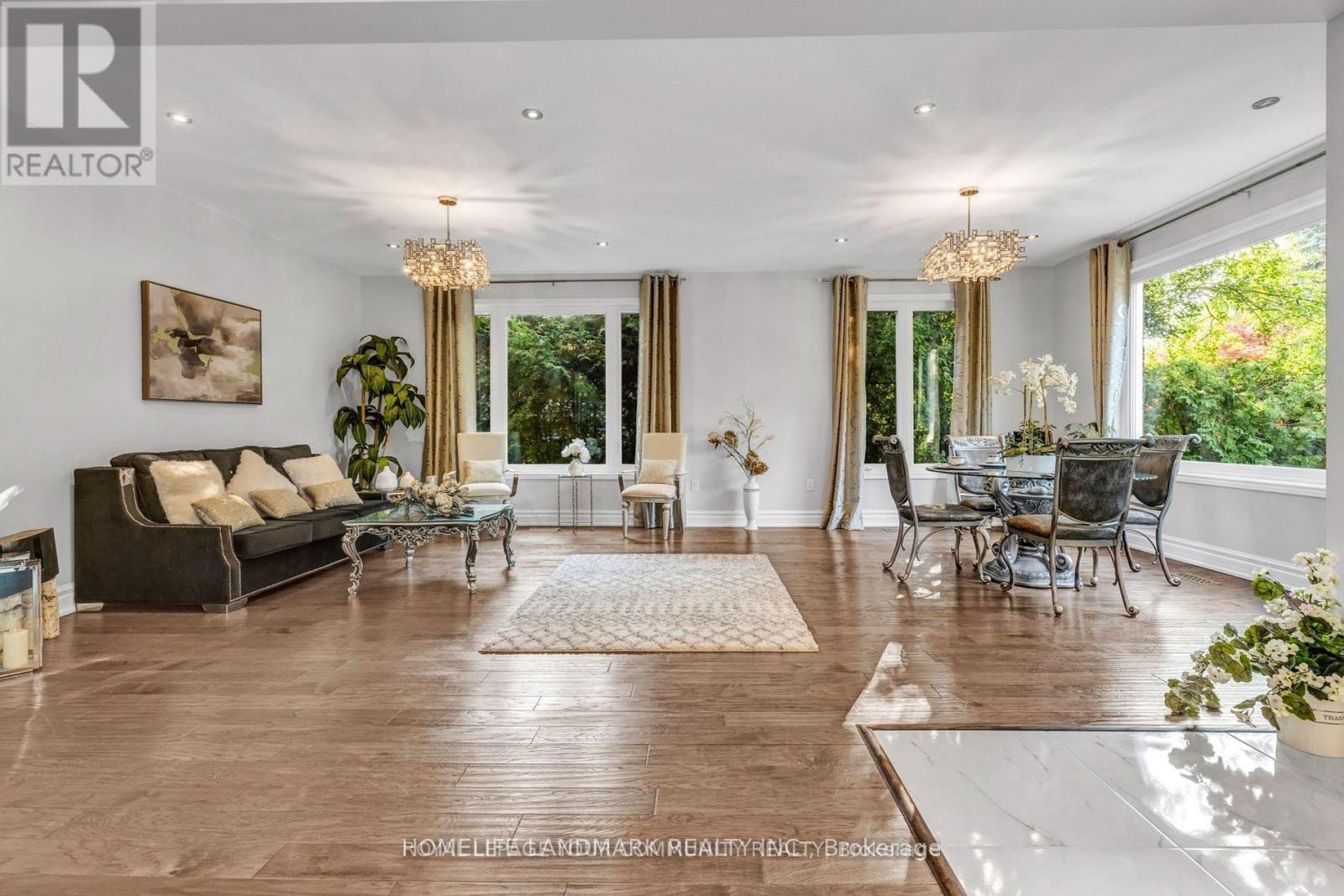 156 Duncan Road, Richmond Hill, ON - Indoor Photo Showing Living Room
