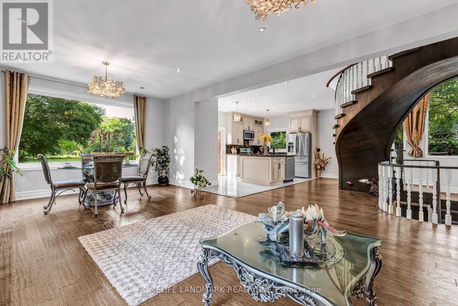 156 Duncan Road, Richmond Hill, ON - Indoor Photo Showing Living Room