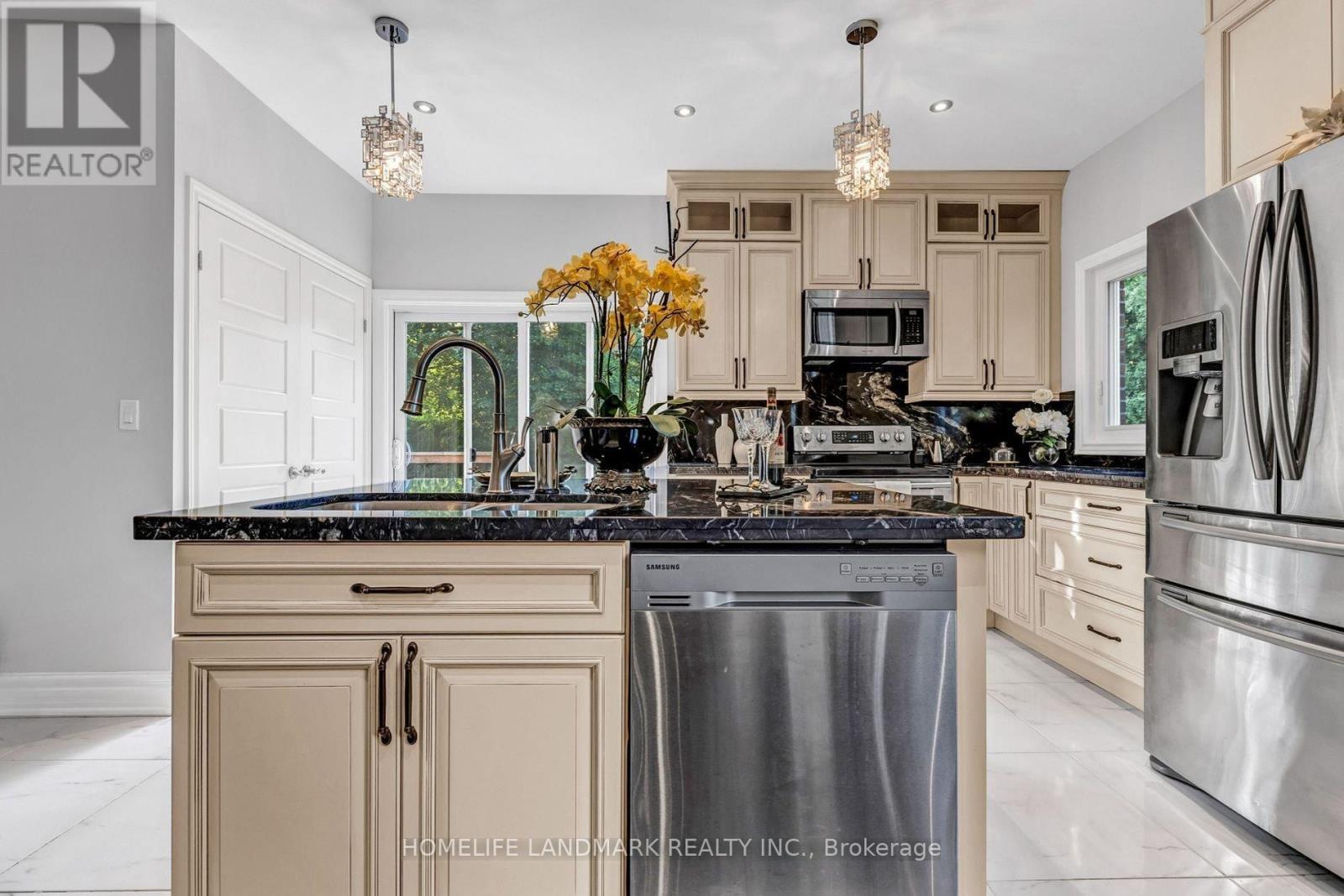 156 Duncan Road, Richmond Hill, ON - Indoor Photo Showing Kitchen With Stainless Steel Kitchen With Upgraded Kitchen