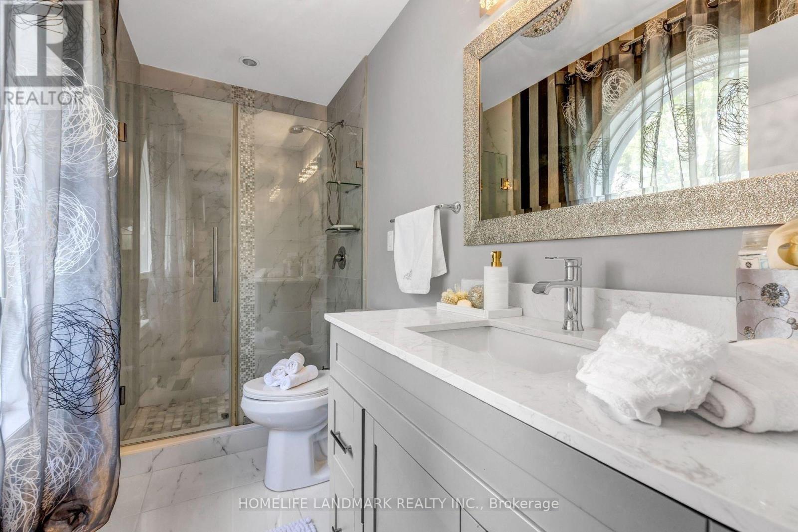 156 Duncan Road, Richmond Hill, ON - Indoor Photo Showing Bathroom