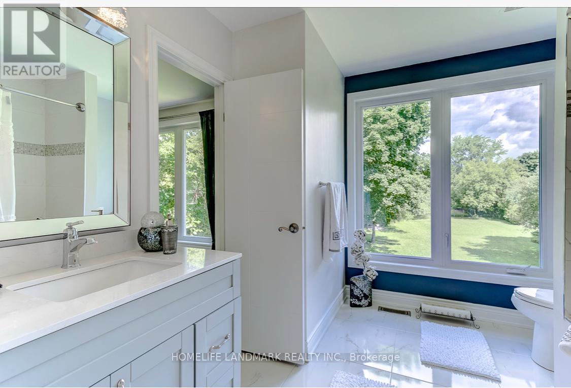 156 Duncan Road, Richmond Hill, ON - Indoor Photo Showing Bathroom