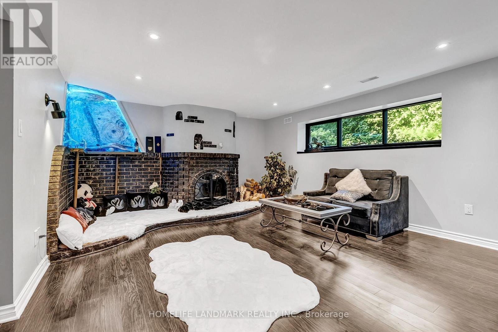 156 Duncan Road, Richmond Hill, ON - Indoor Photo Showing Living Room With Fireplace