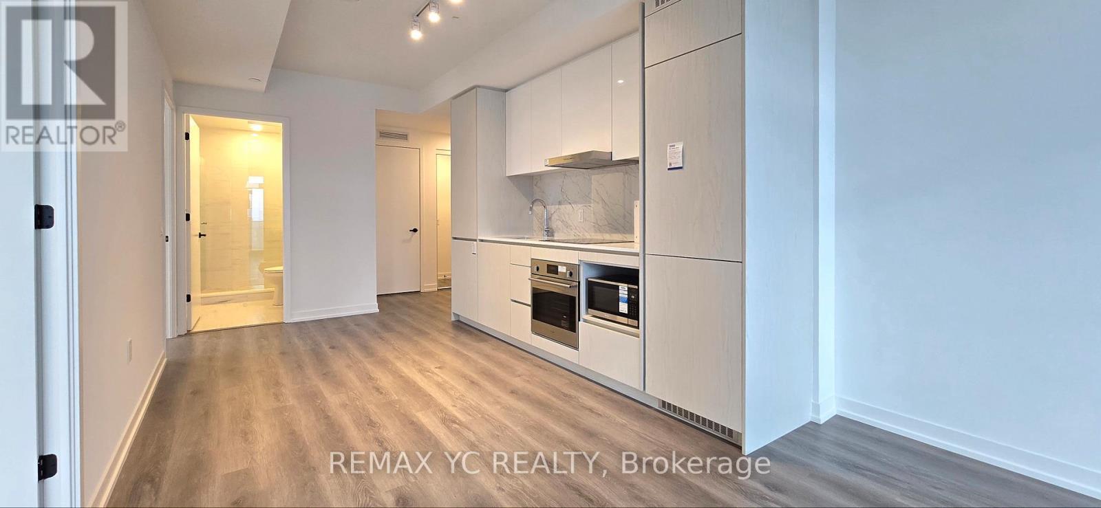 3912 - 28 Interchange Way, Vaughan, ON - Indoor Photo Showing Kitchen