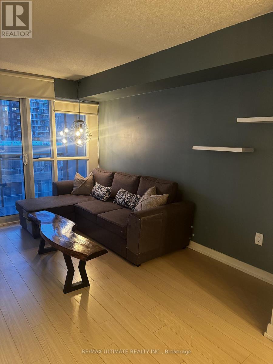 1105 - 15 Iceboat Terrace, Toronto, ON - Indoor Photo Showing Living Room