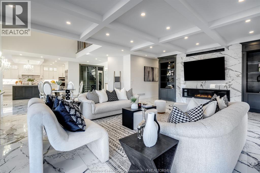 311 Water, Lakeshore, ON - Indoor Photo Showing Living Room