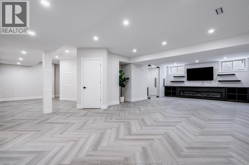 311 Water, Lakeshore, ON - Indoor