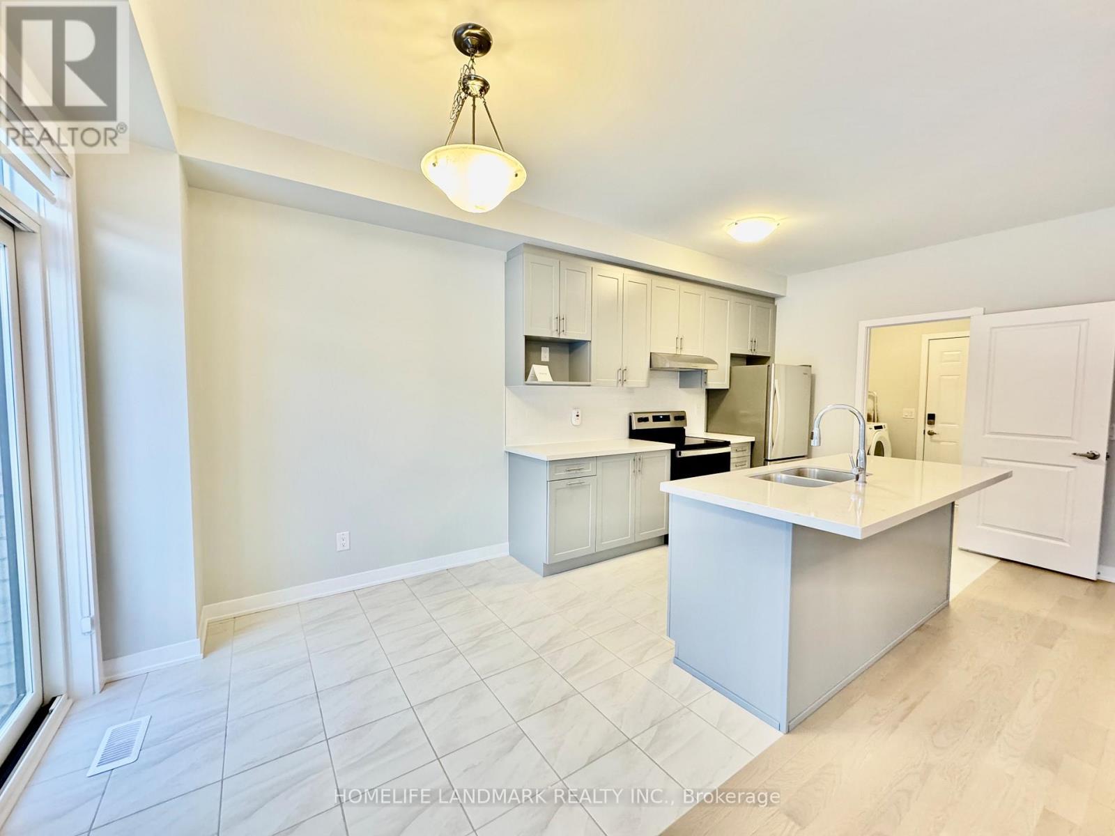 12 Harvey Bunker Crescent, Markham, ON - Indoor Photo Showing Kitchen