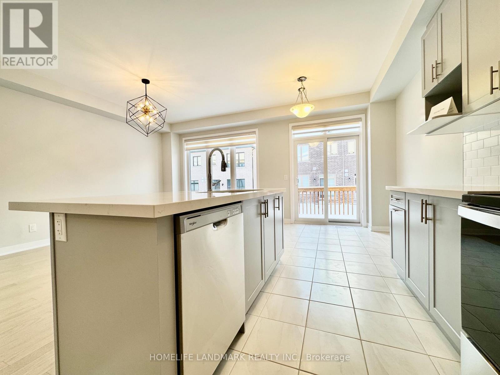 12 Harvey Bunker Crescent, Markham, ON - Indoor Photo Showing Kitchen