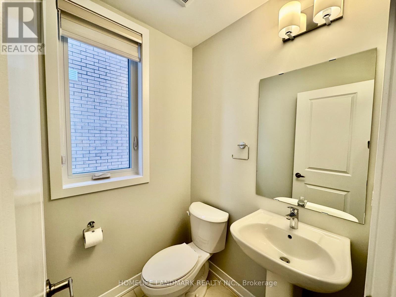 12 Harvey Bunker Crescent, Markham, ON - Indoor Photo Showing Bathroom