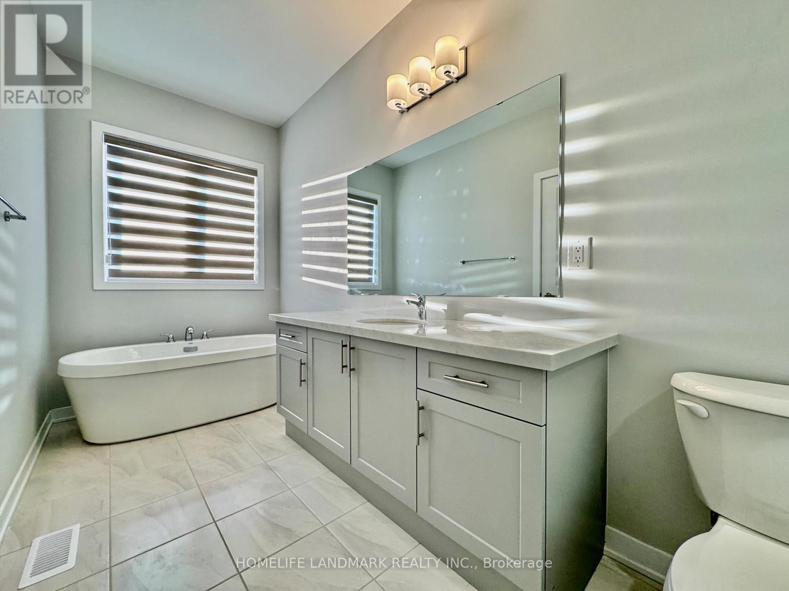 12 Harvey Bunker Crescent, Markham, ON - Indoor Photo Showing Bathroom