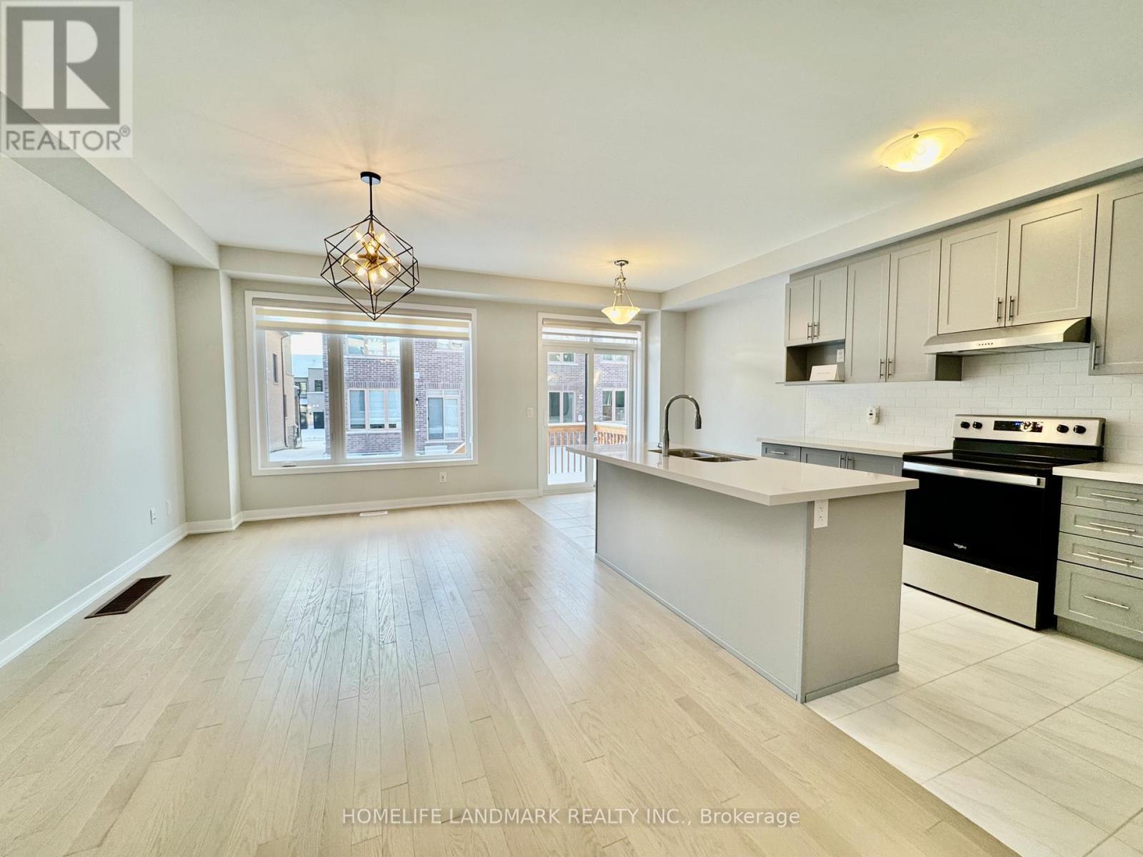 12 Harvey Bunker Crescent, Markham, ON - Indoor Photo Showing Kitchen