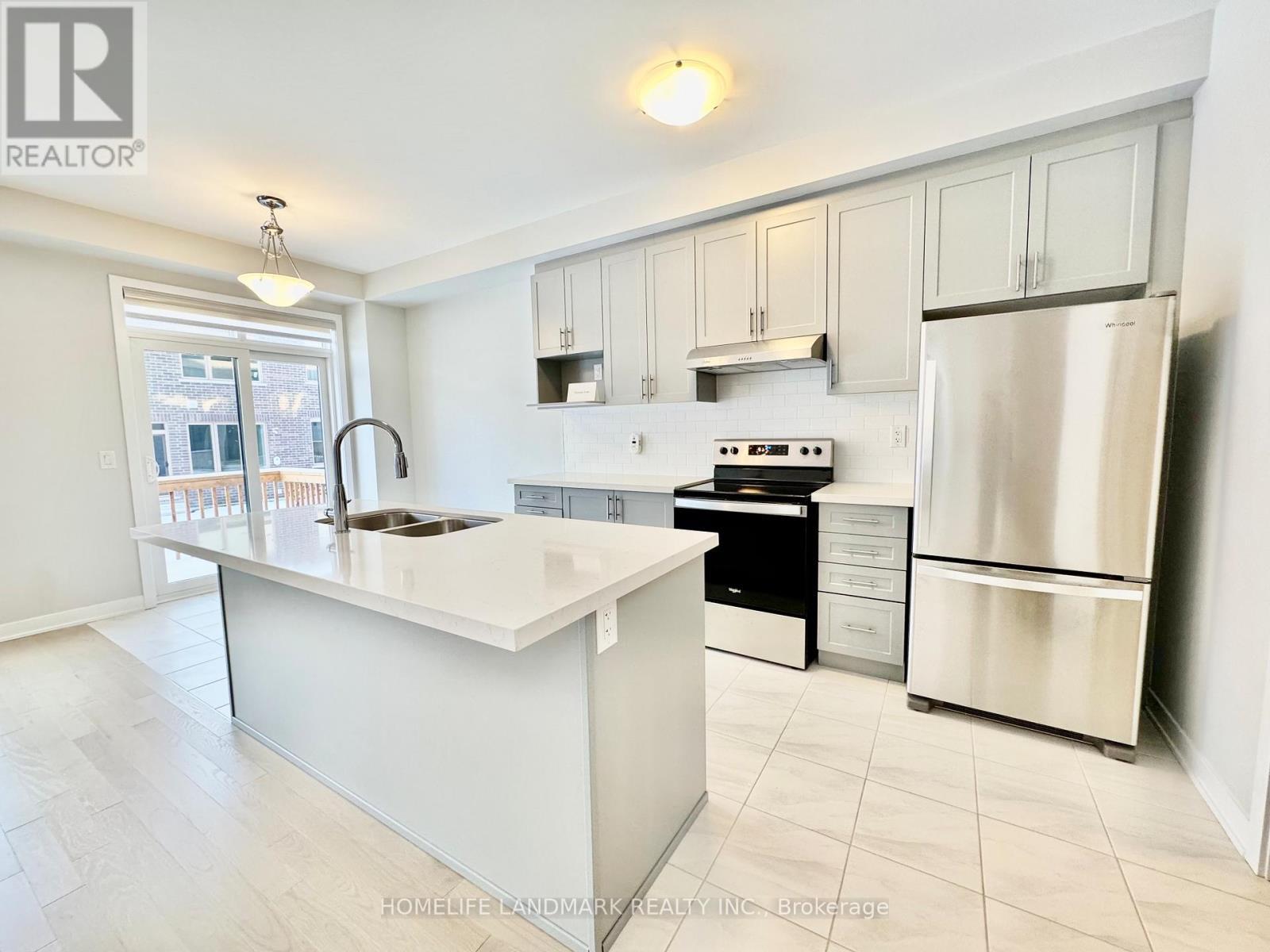 12 Harvey Bunker Crescent, Markham, ON - Indoor Photo Showing Kitchen With Double Sink With Upgraded Kitchen