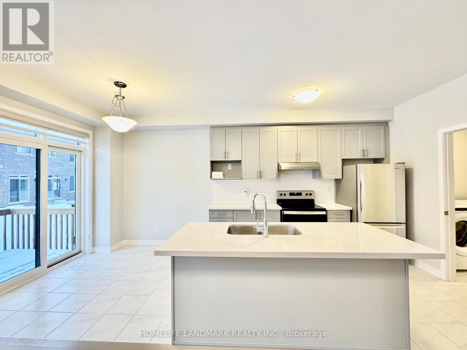 12 Harvey Bunker Crescent, Markham, ON - Indoor Photo Showing Kitchen With Upgraded Kitchen