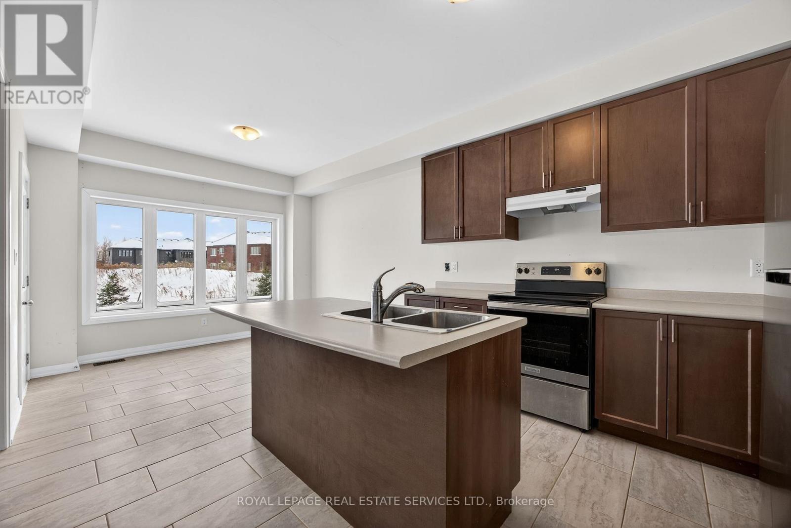 62 Nicort Road, Wasaga Beach, ON - Indoor Photo Showing Kitchen With Double Sink