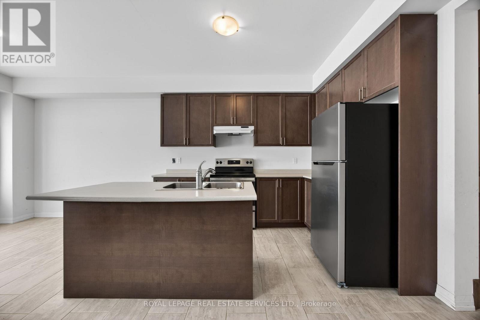 62 Nicort Road, Wasaga Beach, ON - Indoor Photo Showing Kitchen With Double Sink