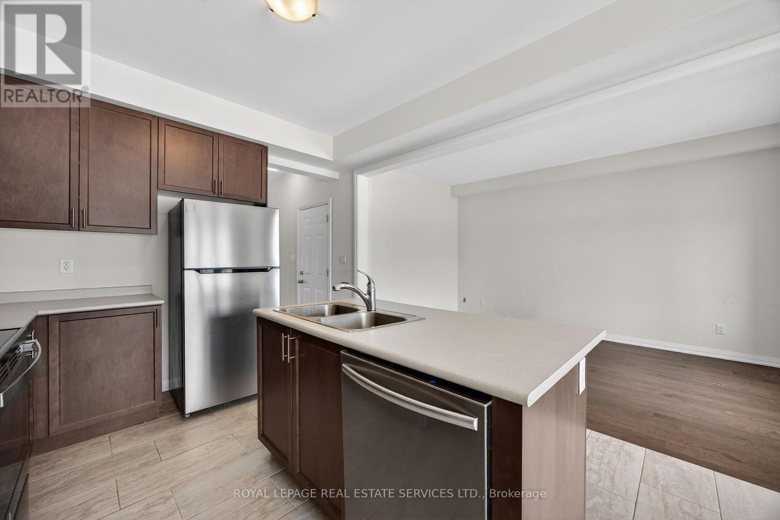62 Nicort Road, Wasaga Beach, ON - Indoor Photo Showing Kitchen With Double Sink