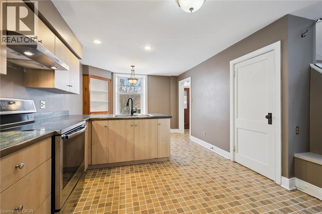 350 Breadalbane Street, Fergus, ON - Indoor Photo Showing Kitchen