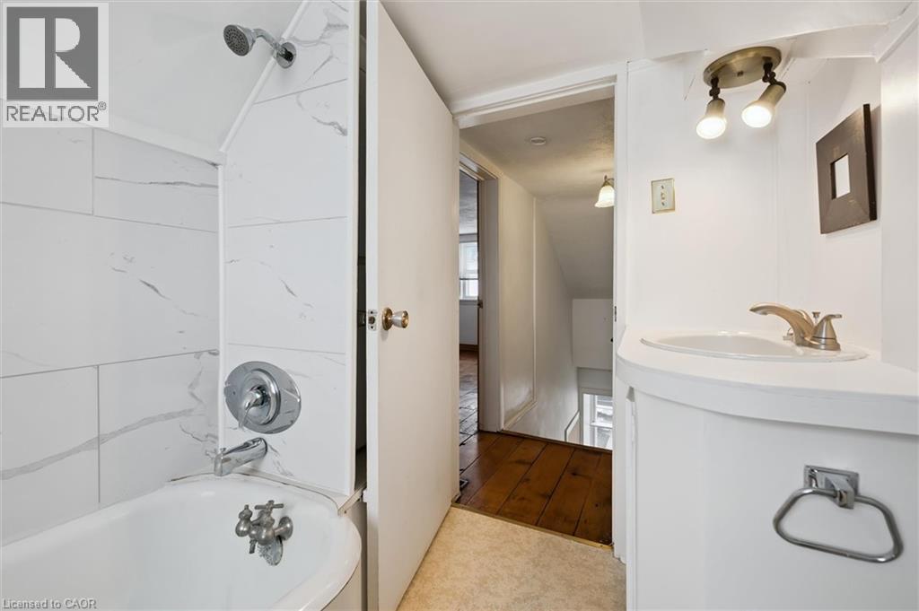 350 Breadalbane Street, Fergus, ON - Indoor Photo Showing Bathroom
