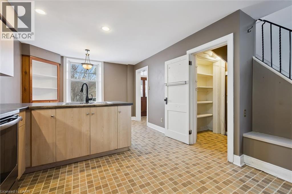 350 Breadalbane Street, Fergus, ON - Indoor Photo Showing Kitchen