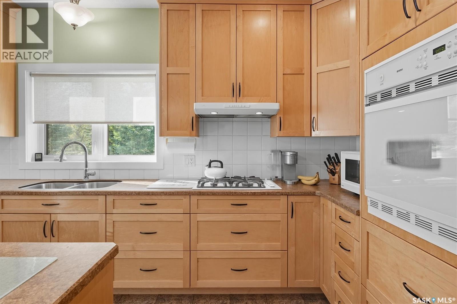 4005 3Rd Avenue W, Waldheim, SK - Indoor Photo Showing Kitchen With Double Sink