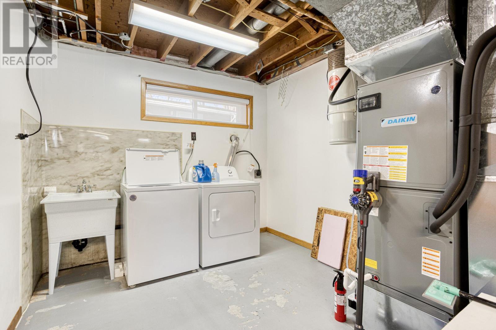 10 Nightingale Drive, Halifax, NS - Indoor Photo Showing Laundry Room
