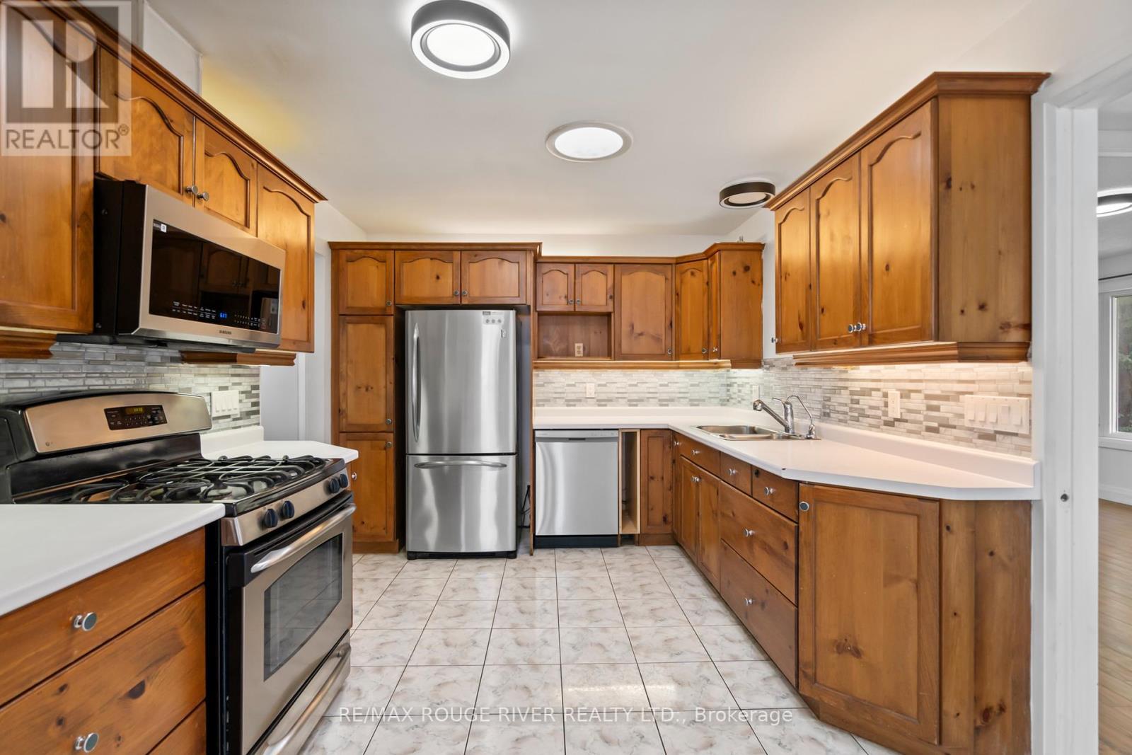 Main - 599 Otonabee Drive, Peterborough (Ashburnham Ward 4), ON - Indoor Photo Showing Kitchen With Double Sink