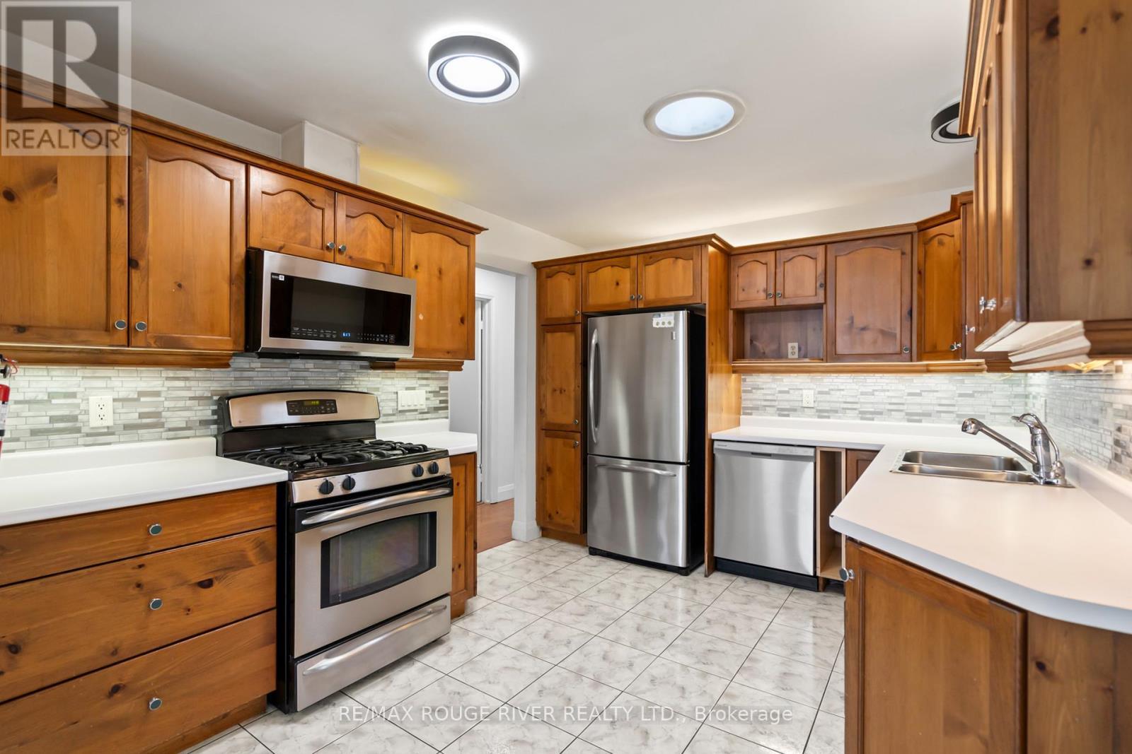 Main - 599 Otonabee Drive, Peterborough (Ashburnham Ward 4), ON - Indoor Photo Showing Kitchen With Double Sink