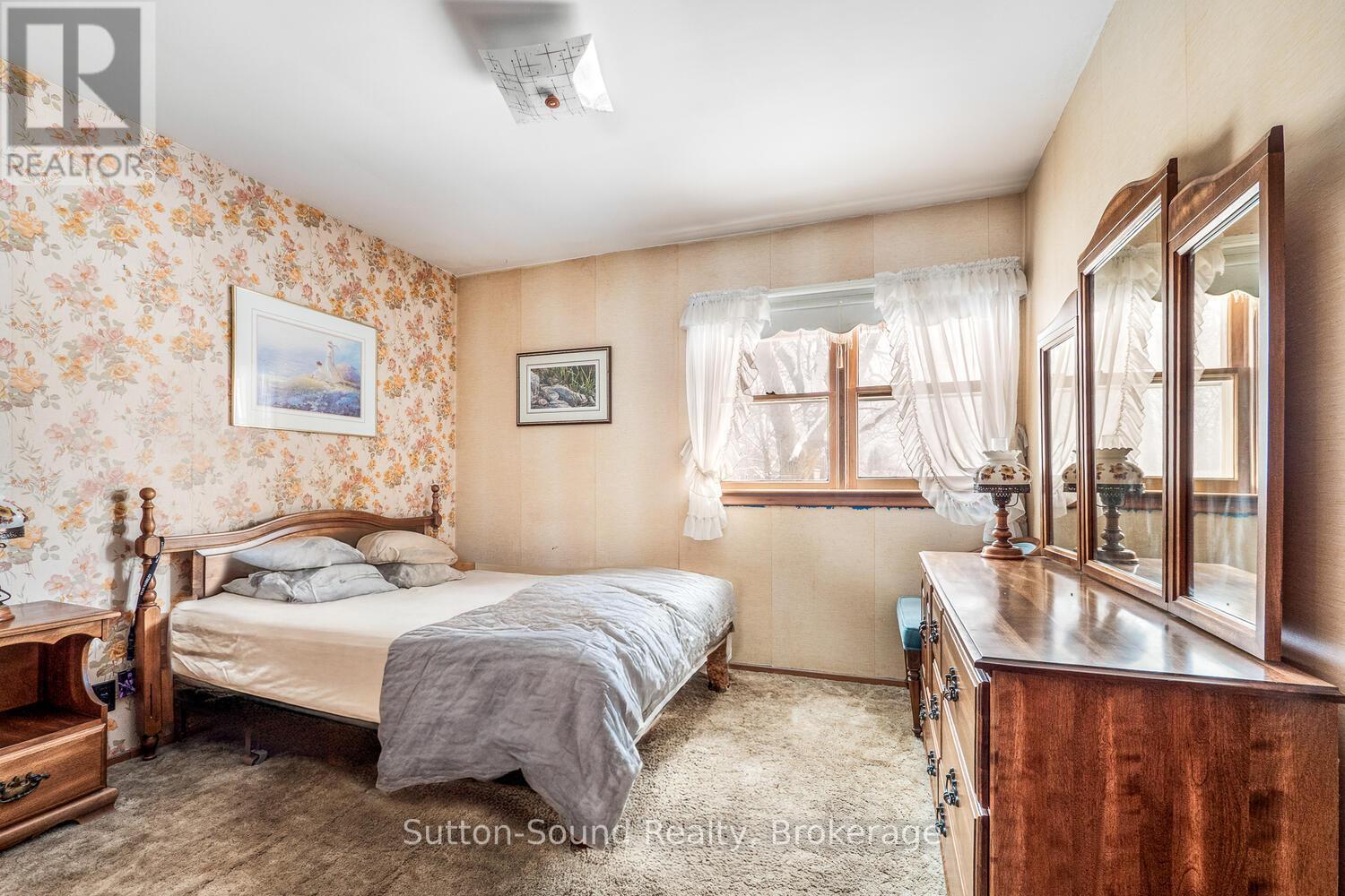 2220 5Th Avenue W, Owen Sound, ON - Indoor Photo Showing Bedroom