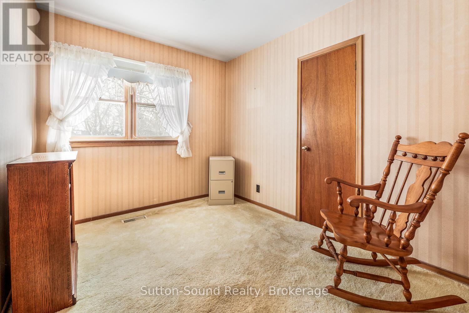 2220 5Th Avenue W, Owen Sound, ON - Indoor Photo Showing Other Room