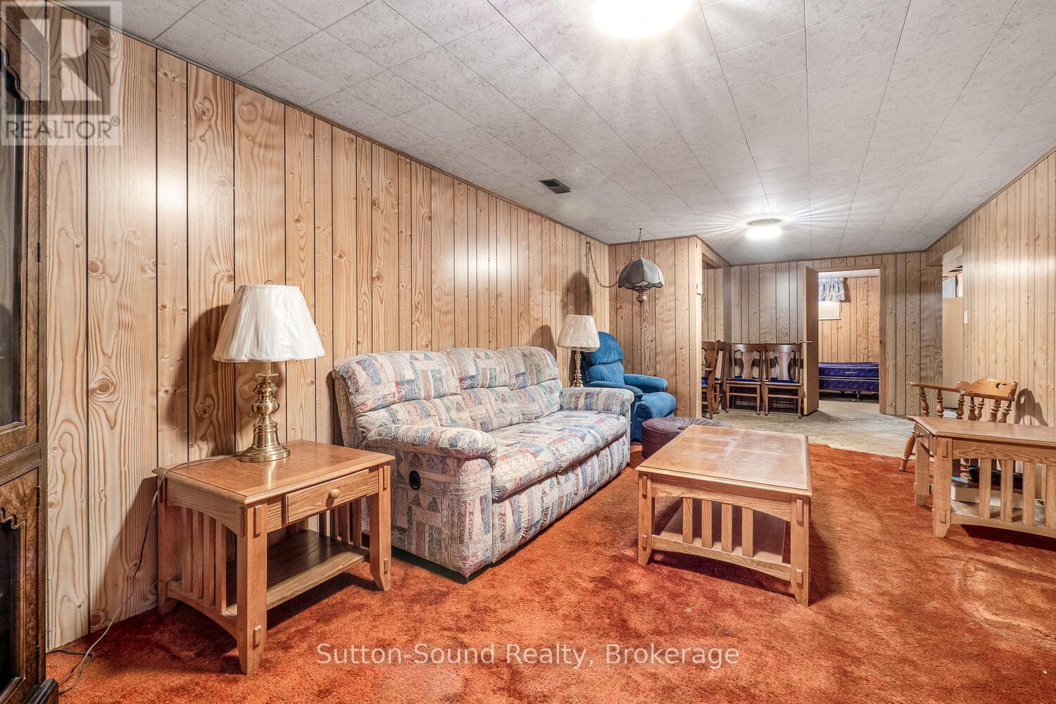 2220 5Th Avenue W, Owen Sound, ON - Indoor With Fireplace