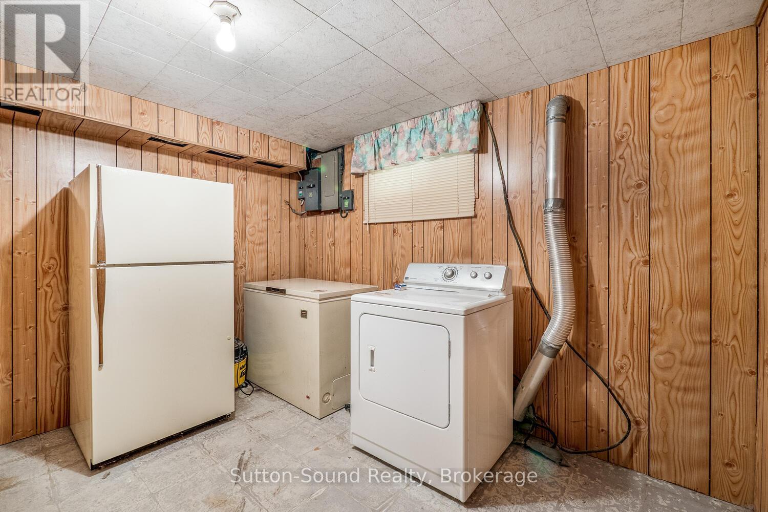 2220 5Th Avenue W, Owen Sound, ON - Indoor Photo Showing Laundry Room