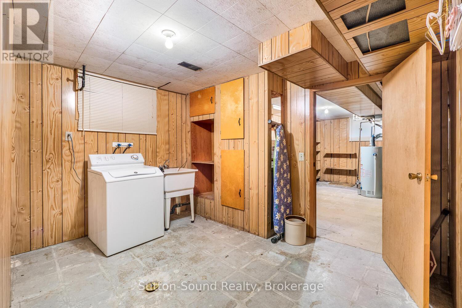 2220 5Th Avenue W, Owen Sound, ON - Indoor Photo Showing Laundry Room