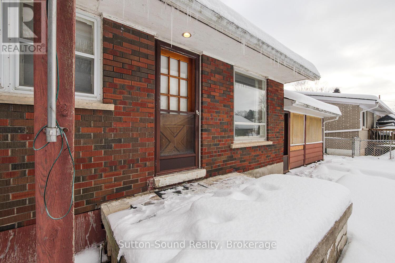 2220 5Th Avenue W, Owen Sound, ON - Outdoor With Exterior