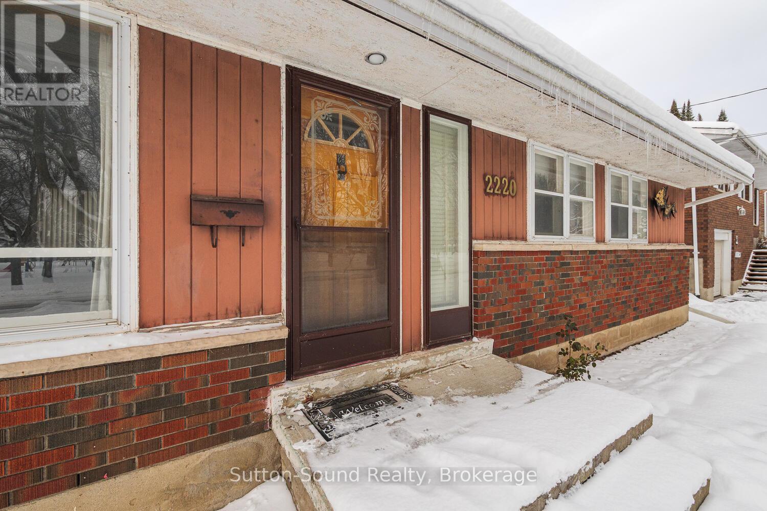 2220 5Th Avenue W, Owen Sound, ON - Outdoor With Exterior